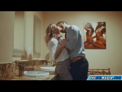 ❤️ Gava ku blondeyek busty we di nav hewşek gelemperî de dixapîne ❤❌ Tenê porno li me ku.xxxifuck.ru ❌❤